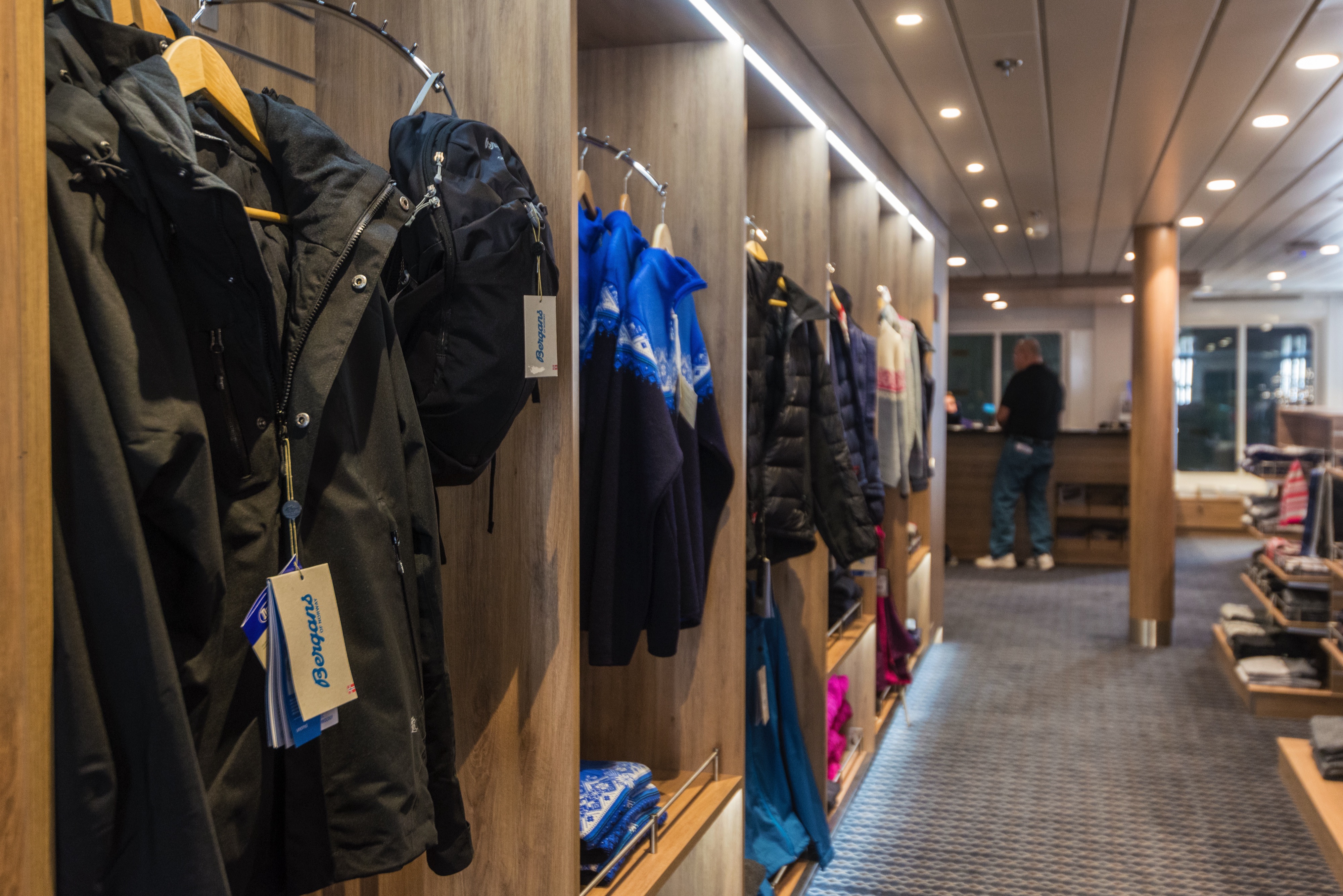 MS Trollfjord - Shopping